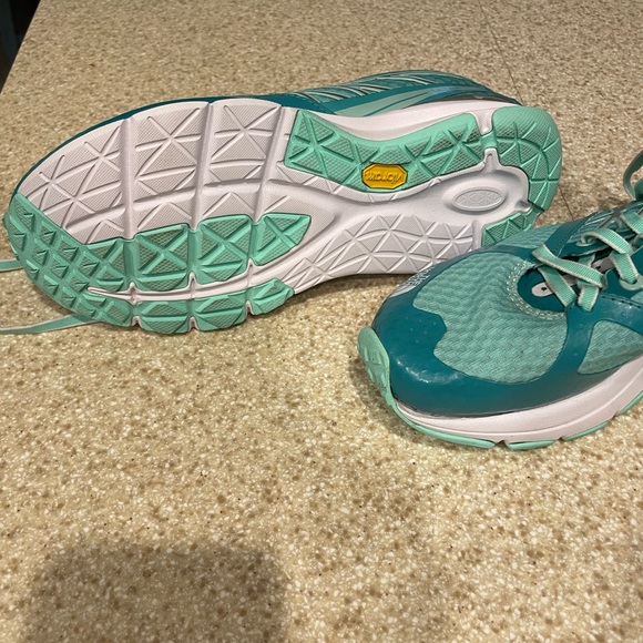 The NorthFace running shoes, excellent condition, too small for my feet, W 7 1/3 - Picture 6 of 7